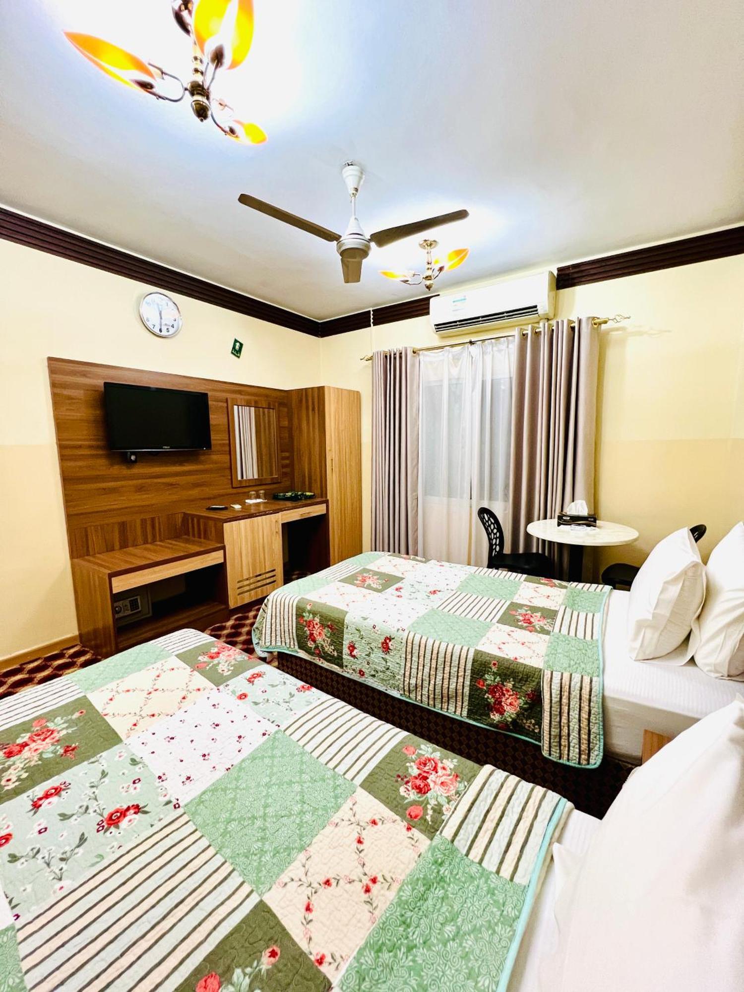 Al Ahrar Hotel Dubai Bagian luar foto