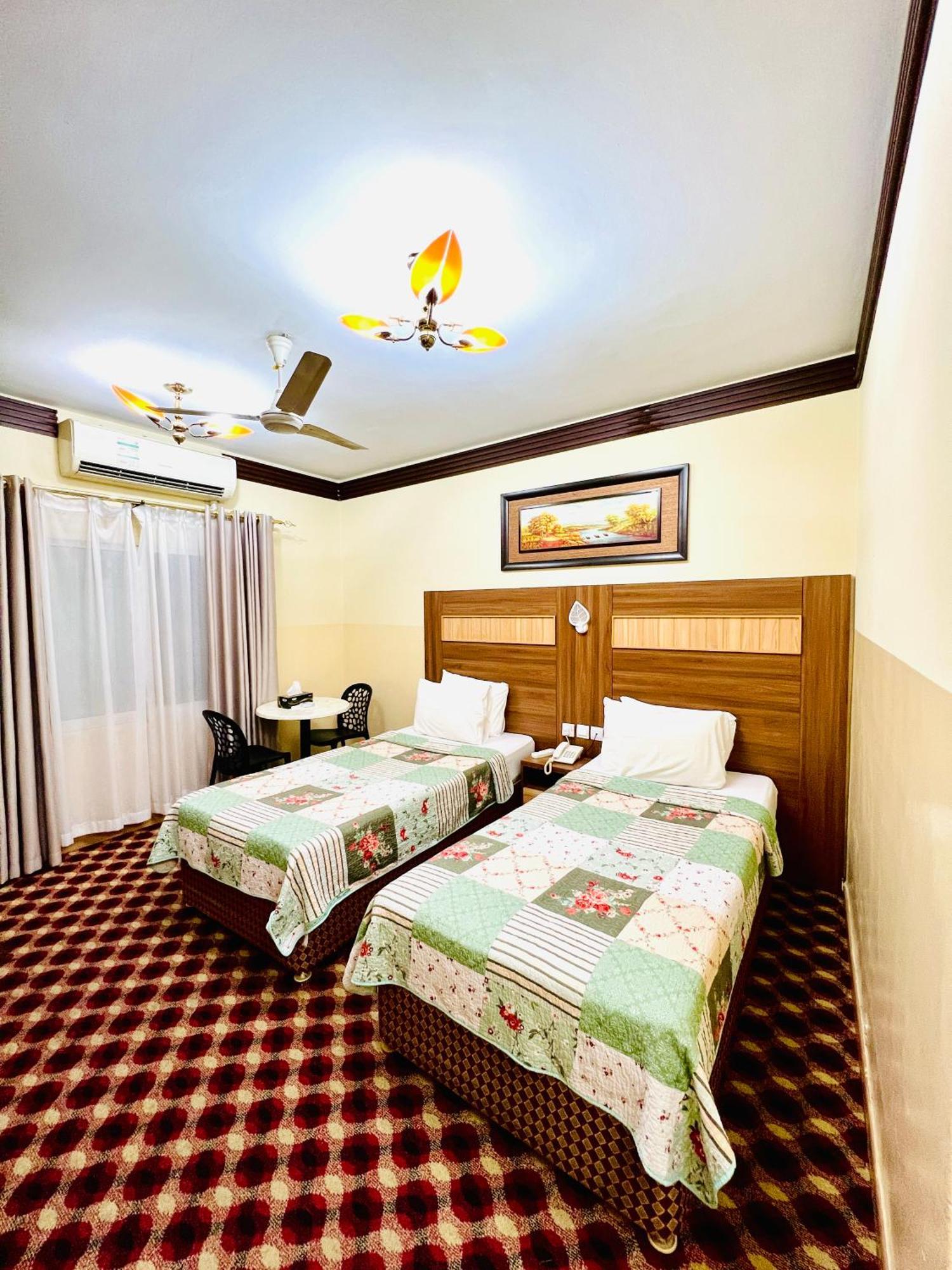 Al Ahrar Hotel Dubai Bagian luar foto