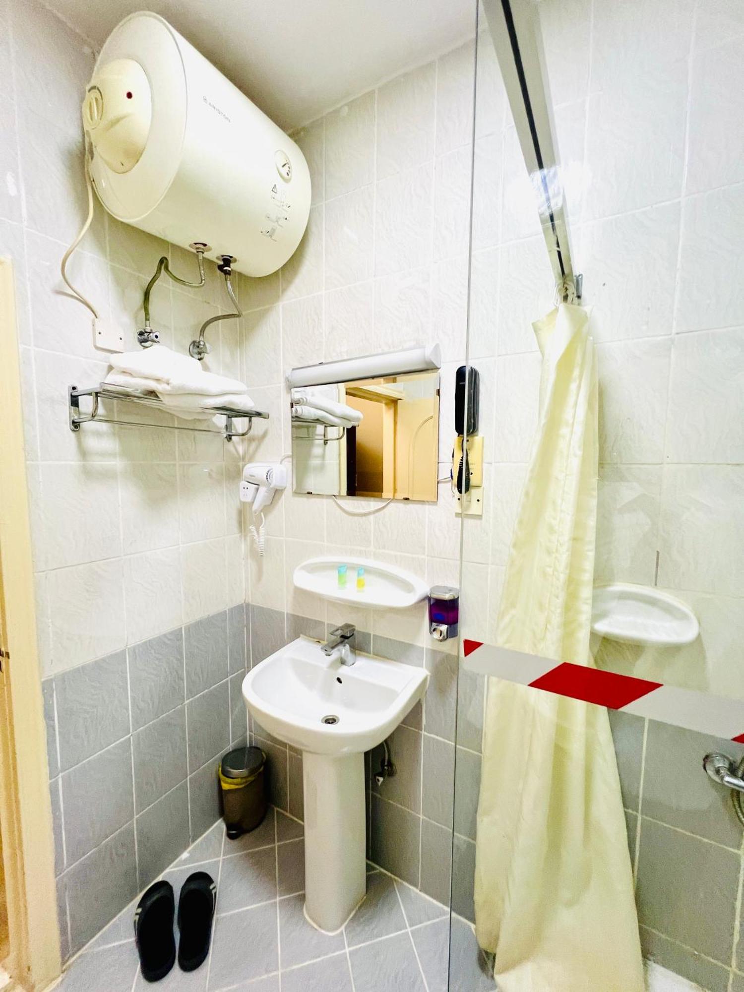 Al Ahrar Hotel Dubai Bagian luar foto