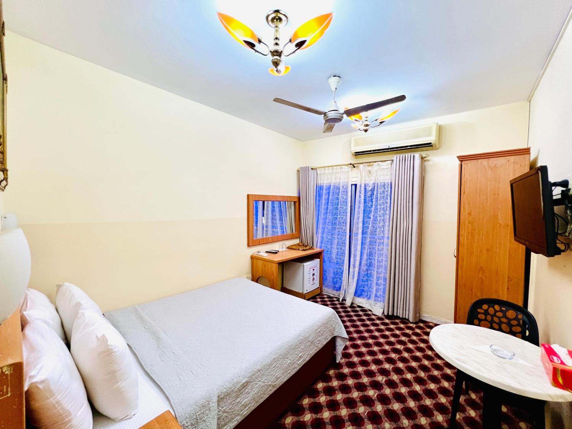 Al Ahrar Hotel Dubai Bagian luar foto