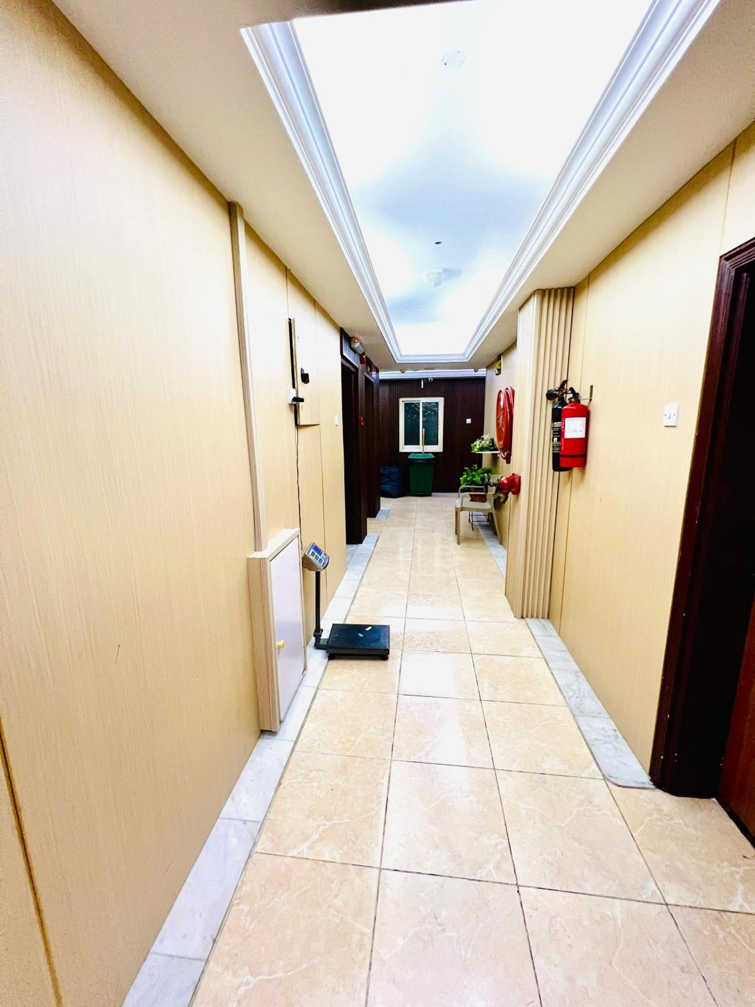 Al Ahrar Hotel Dubai Bagian luar foto