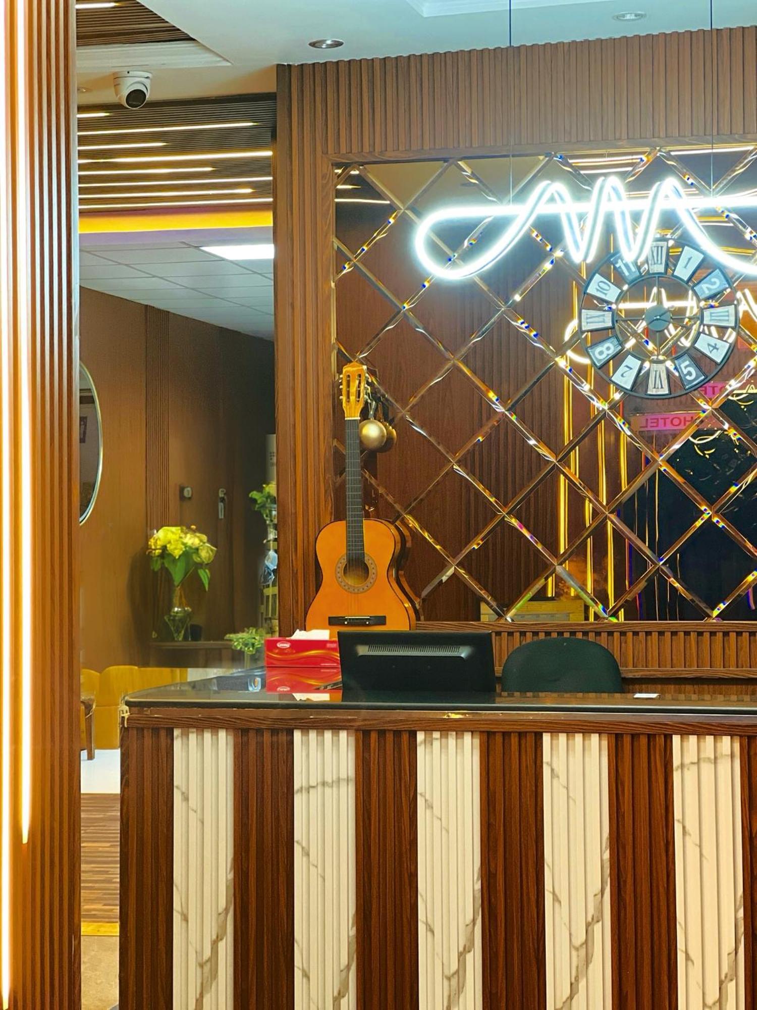 Al Ahrar Hotel Dubai Bagian luar foto